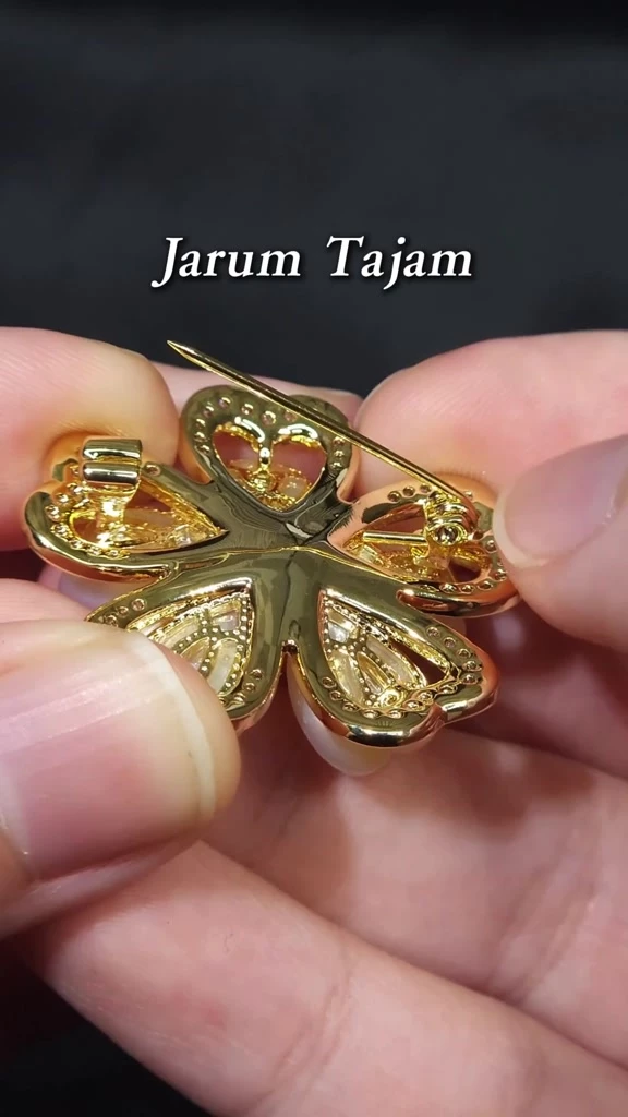 Sv Premium Flower Shell Austria Brooch Pin -